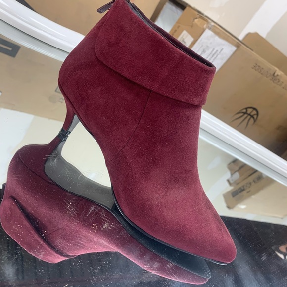Women’s Pointed Toe Ankle Boot Stiletto Kitten Heel in Maroon Faux Suede - Picture 1 of 4